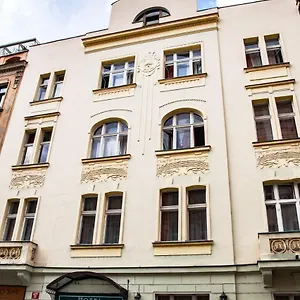 hotel-sunflower.praguehotelsweb.com/